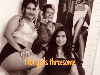 Hot_girls_threesome