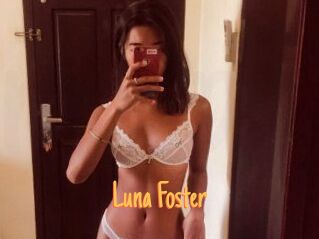 Luna_Foster