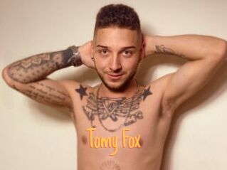 Tomy_Fox