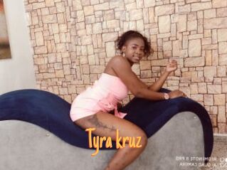 Tyra_kruz